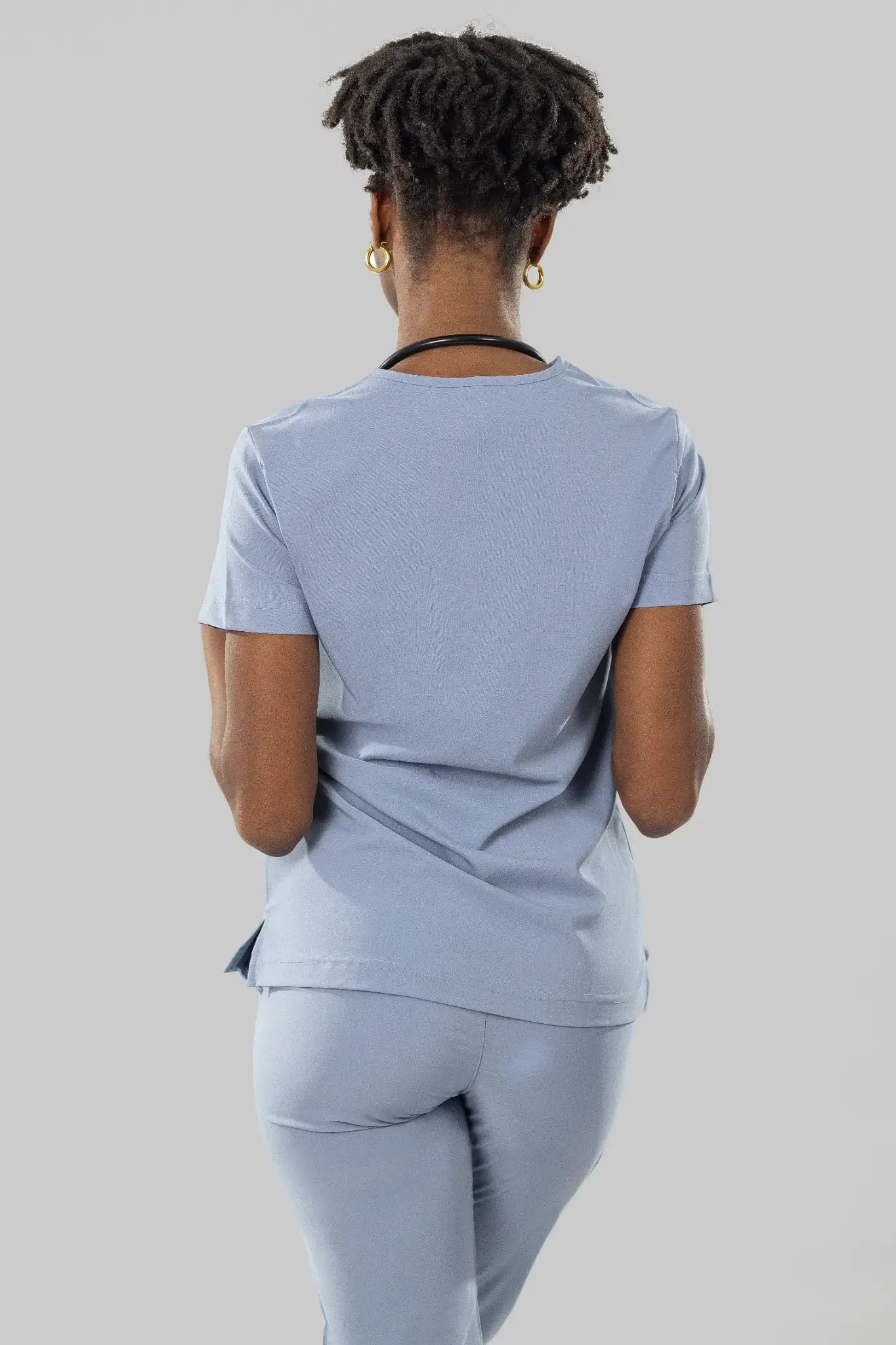 Eipnare Women's Classic V-Neck Scrub Top in blue grey, model photo