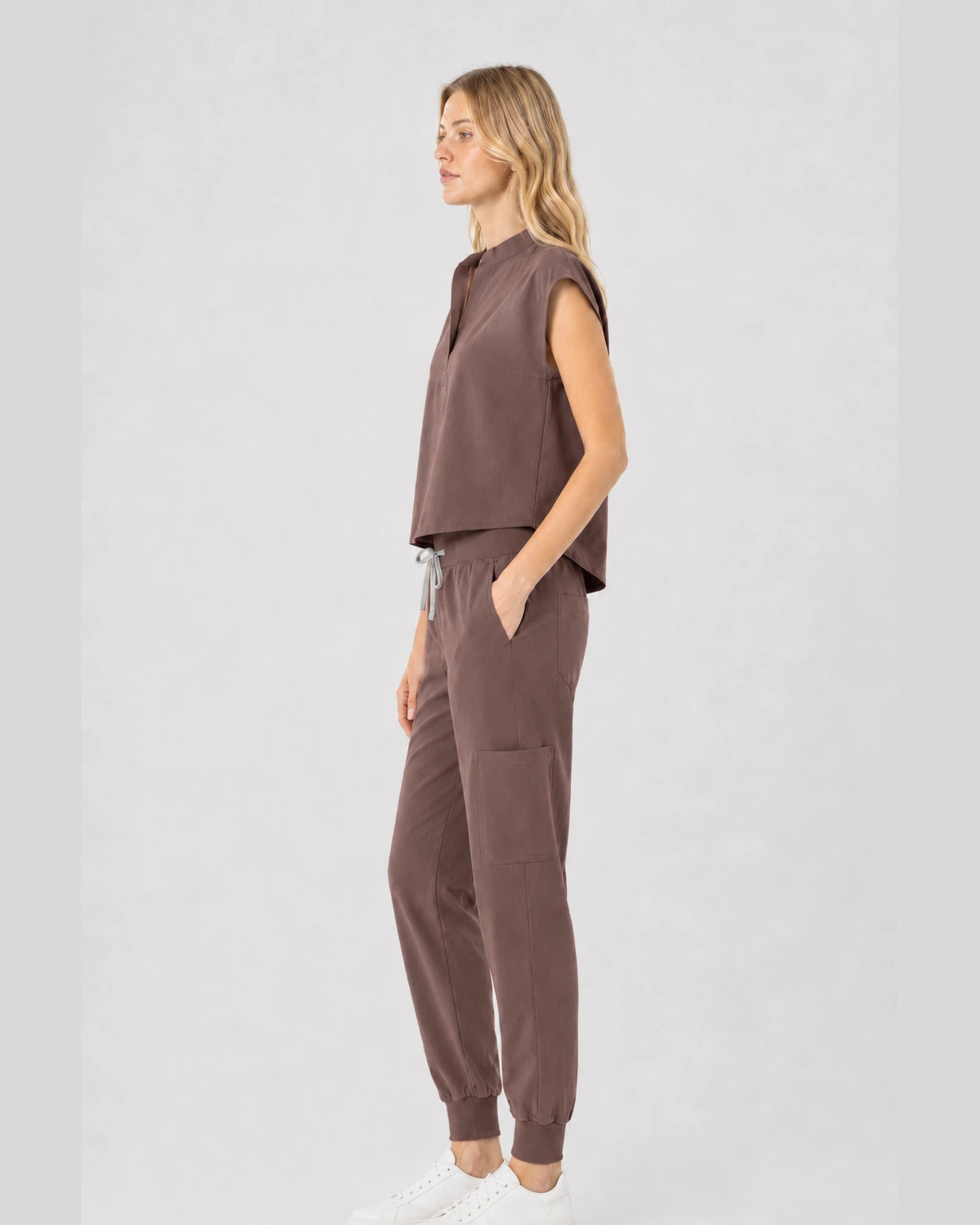 Brown Eipnare Women's Sleeveless Mandarin Collar Jogger Scrub Set - Stretch Medical Scrubs for Women
