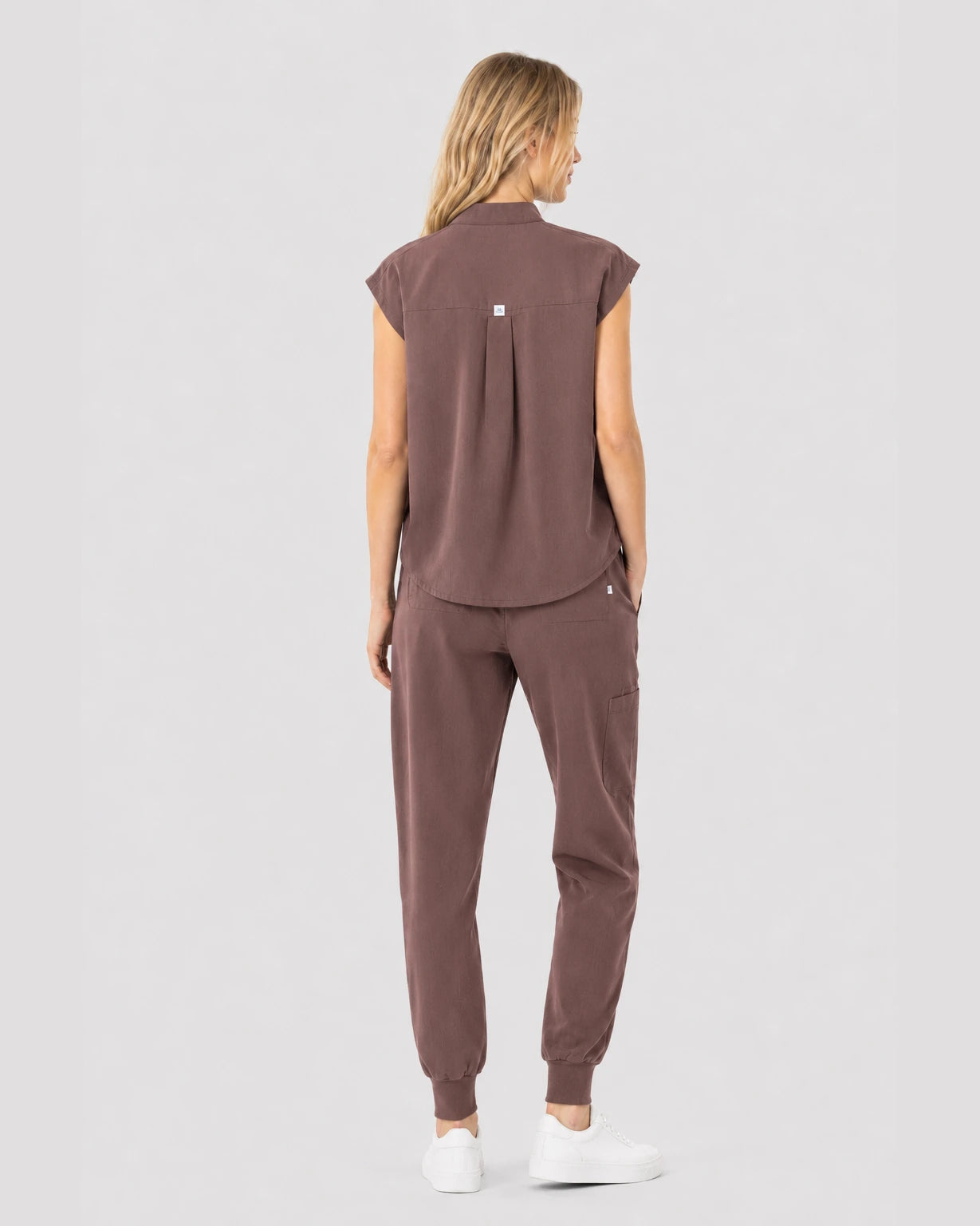 Brown Eipnare Women's Sleeveless Mandarin Collar Jogger Scrub Set - Stretch Medical Scrubs for Women