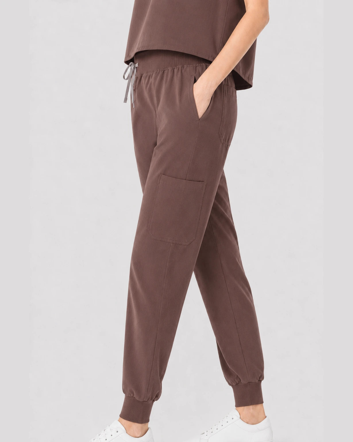 Brown Eipnare Women's Sleeveless Mandarin Collar Jogger Scrub Set - Stretch Medical Scrubs for Women