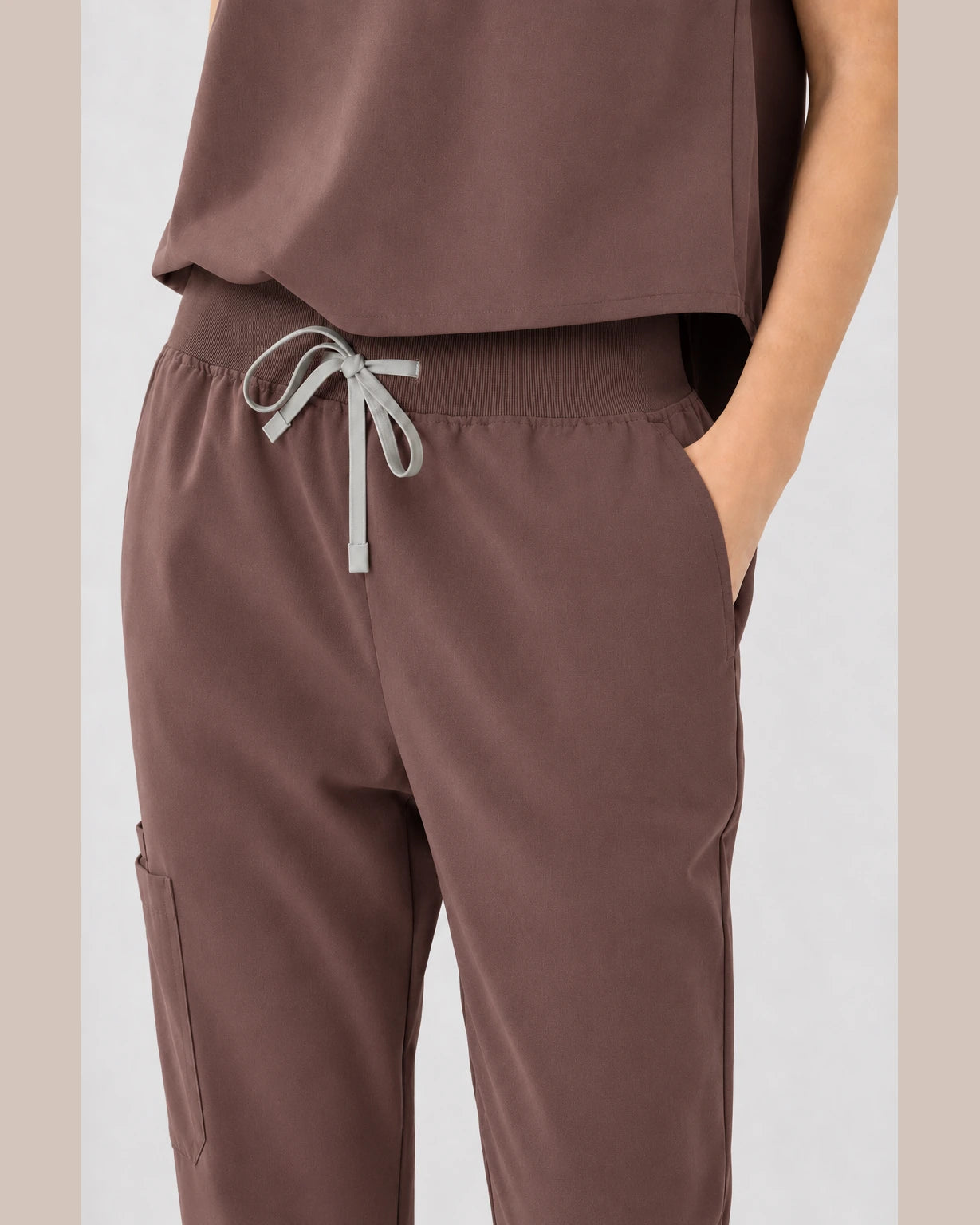 Brown Eipnare Women's Sleeveless Mandarin Collar Jogger Scrub Set - Stretch Medical Scrubs for Women