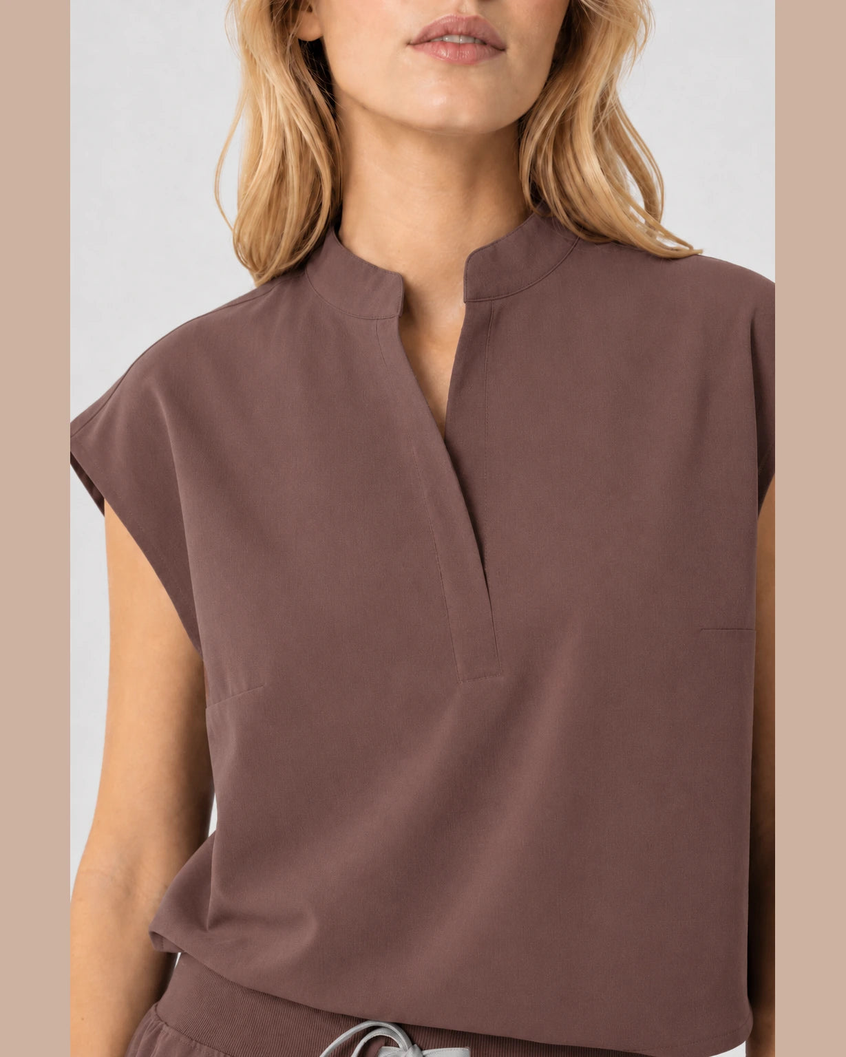 Brown Eipnare Women's Sleeveless Mandarin Collar Jogger Scrub Set - Stretch Medical Scrubs for Women