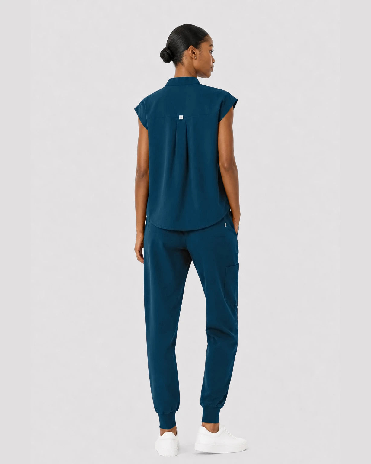 Caribbean Blue Eipnare Women's Sleeveless Mandarin Collar Jogger Scrub Set - Stretch Medical Scrubs for Women