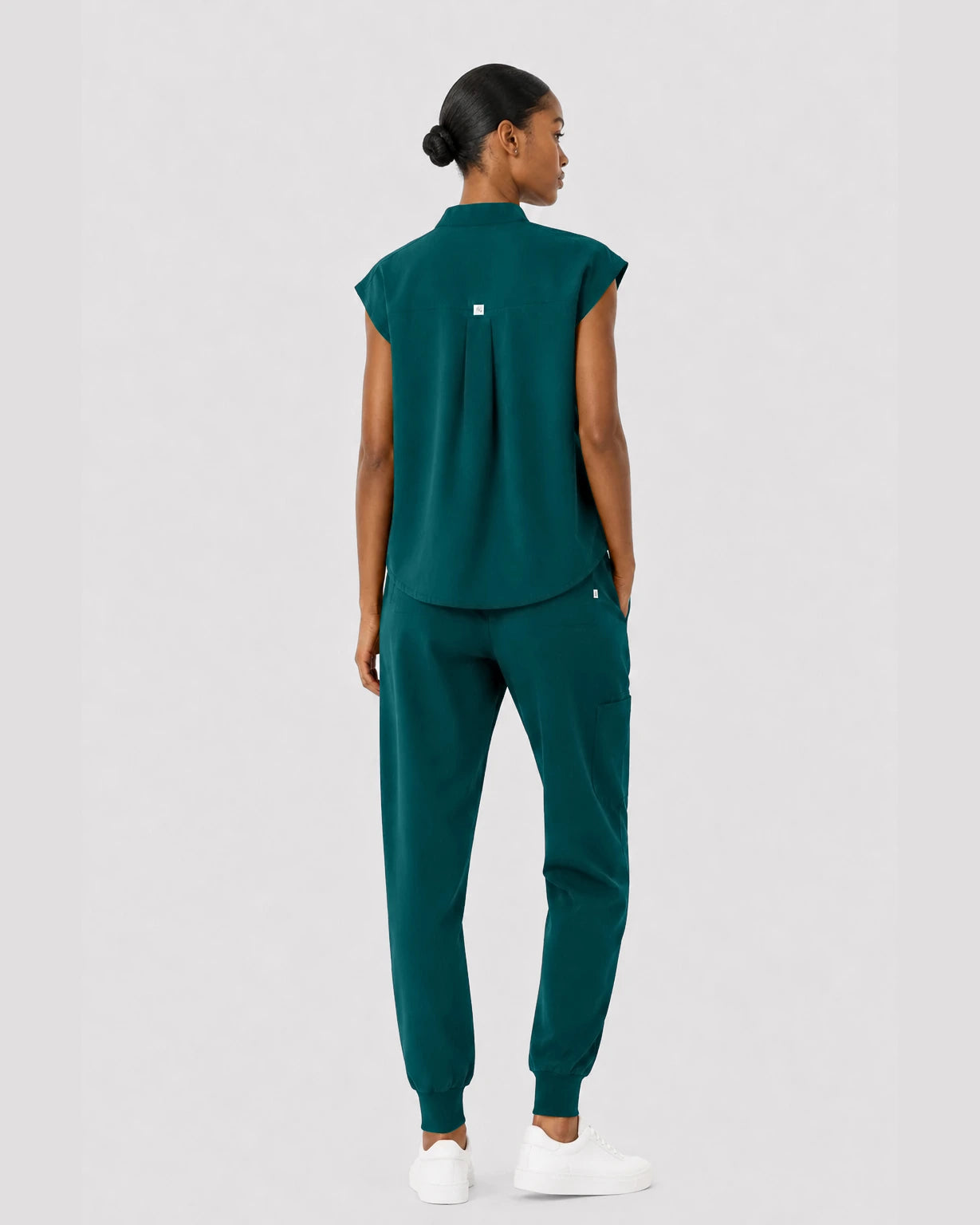 Dark Green Eipnare Women's Sleeveless Mandarin Collar Jogger Scrub Set - Stretch Medical Scrubs for Women