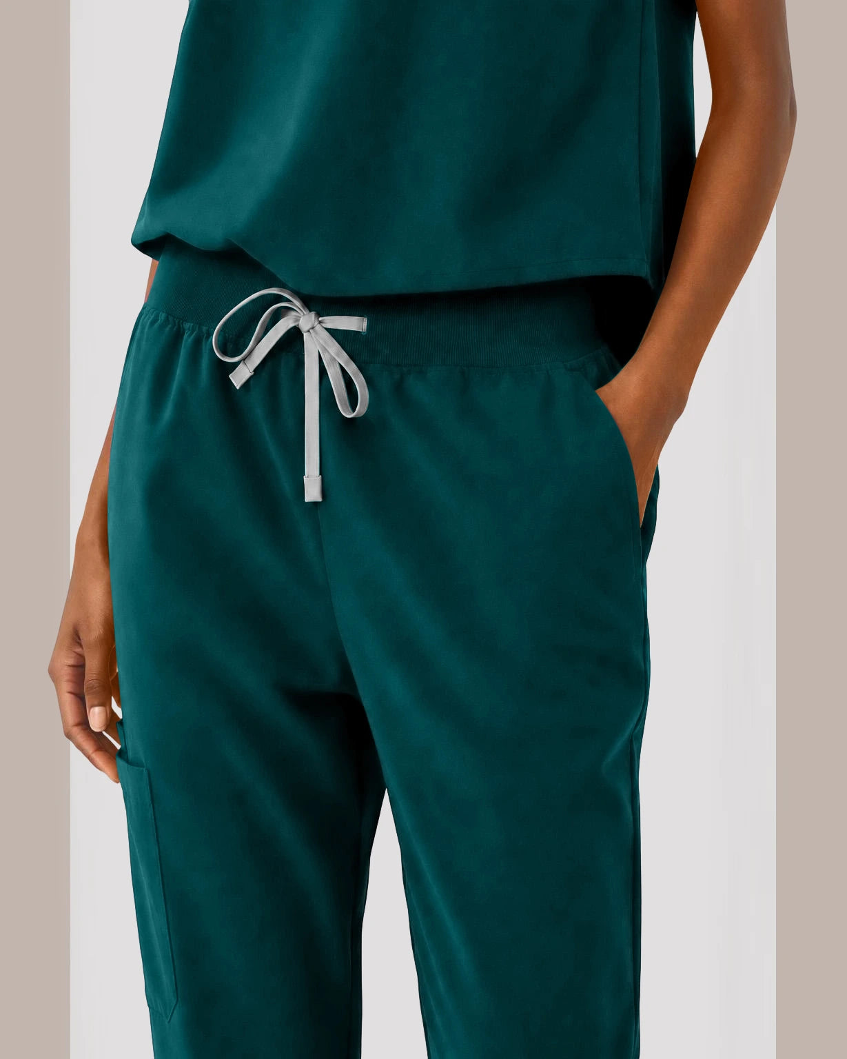 Dark Green Eipnare Women's Sleeveless Mandarin Collar Jogger Scrub Set - Stretch Medical Scrubs for Women