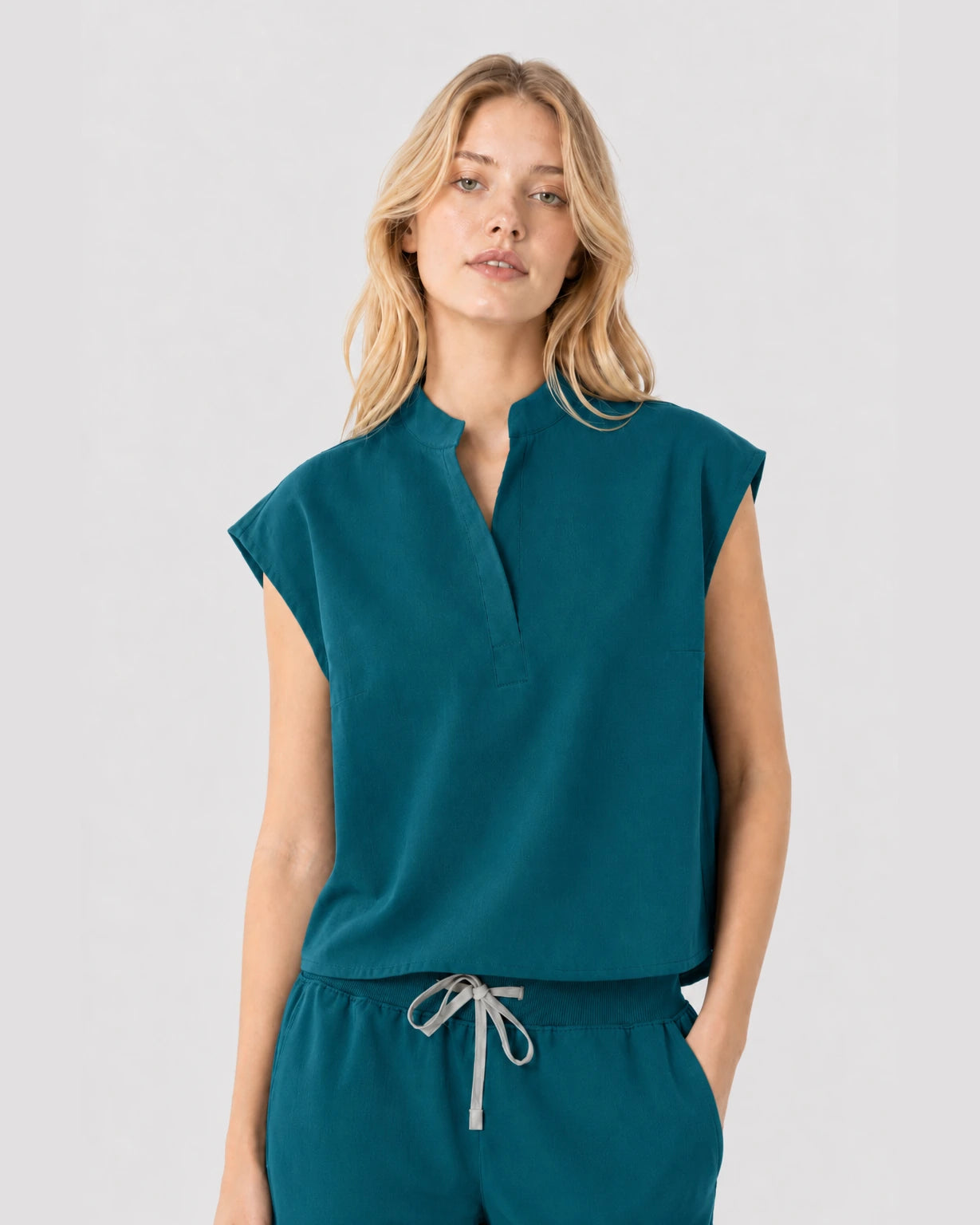 Hunter Green Eipnare Women's Sleeveless Mandarin Collar Jogger Scrub Set - Stretch Medical Scrubs for Women