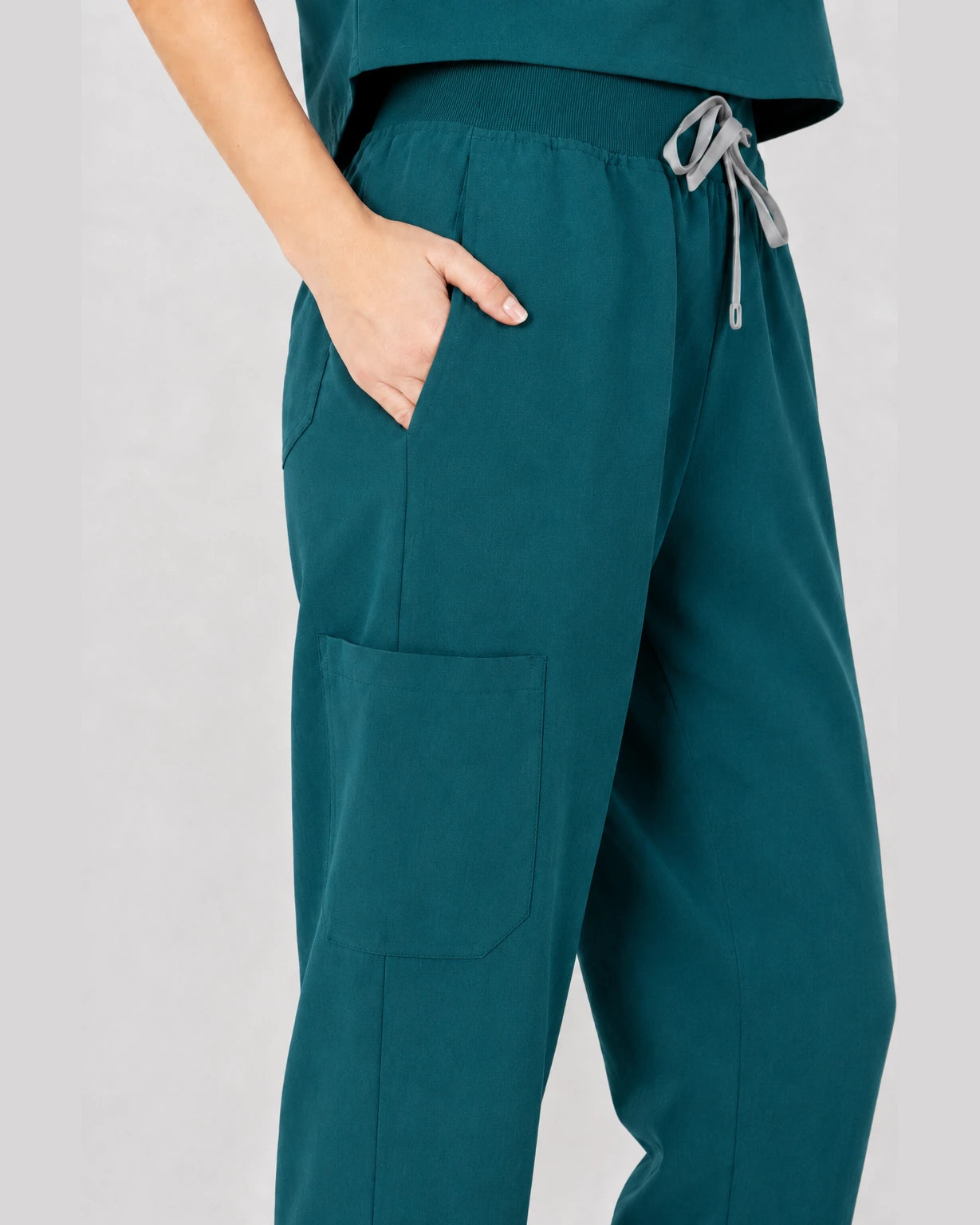 Hunter Green Eipnare Women's Sleeveless Mandarin Collar Jogger Scrub Set - Stretch Medical Scrubs for Women