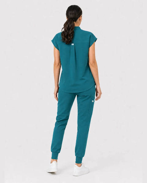 Eipnare Women's Henley Sleeveless Jogger Scrub Set - Brown