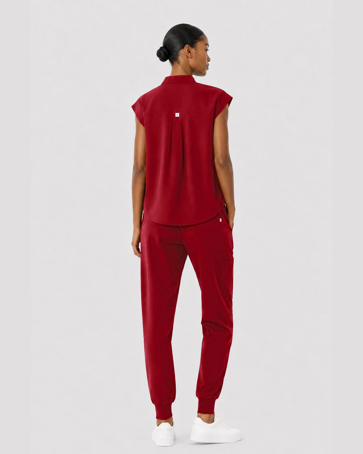 Wine Red Eipnare Women's Sleeveless Mandarin Collar Jogger Scrub Set - Stretch Medical Scrubs for Women